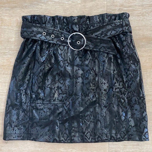Black skirt mini size Large - Picture 2 of 3